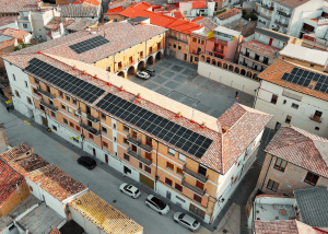 imagen aérea de instalación fotovoltaica en Larraga